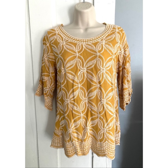 Solitaire Tops - 💐3/$12 Solitaire embroidered short sleeved blouse